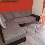 1 Apartament *