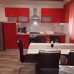 1 Apartament *