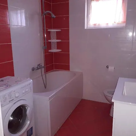 Apartament 1 *