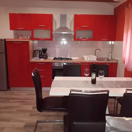 1 Apartament *