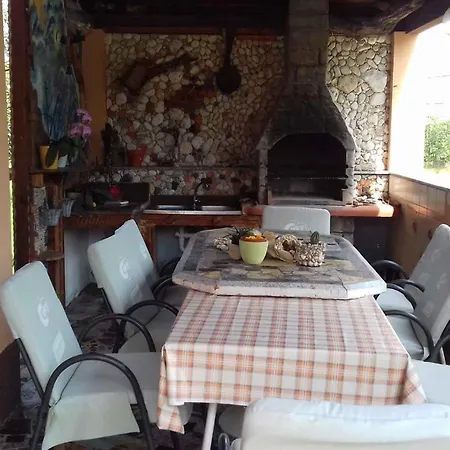 Apartament 1 *